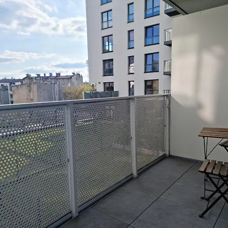 Blisko Manufaktury Host Lutomierska *