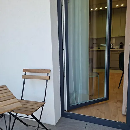 Blisko Manufaktury Host Lutomierska Apartman