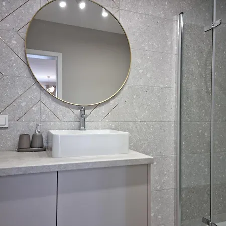 Blisko Manufaktury Host Lutomierska *