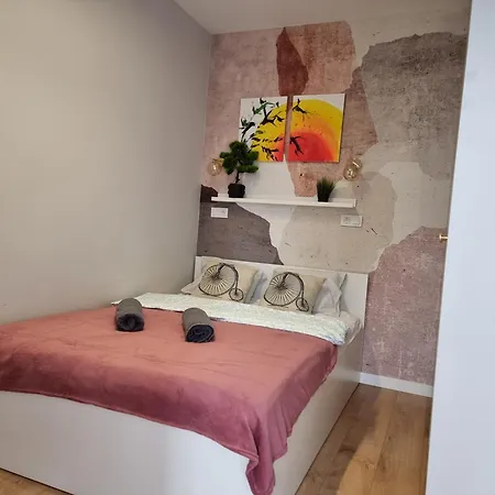 Apartment Host Lutomierska *