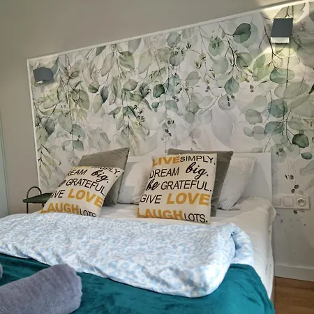 Blisko Manufaktury Host Lutomierska *