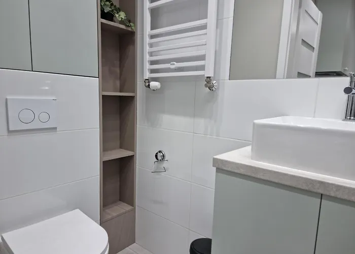 Blisko Manufaktury Host Lutomierska Apartman