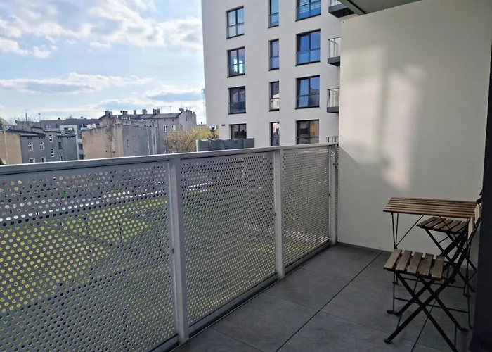 Blisko Manufaktury Host Lutomierska *