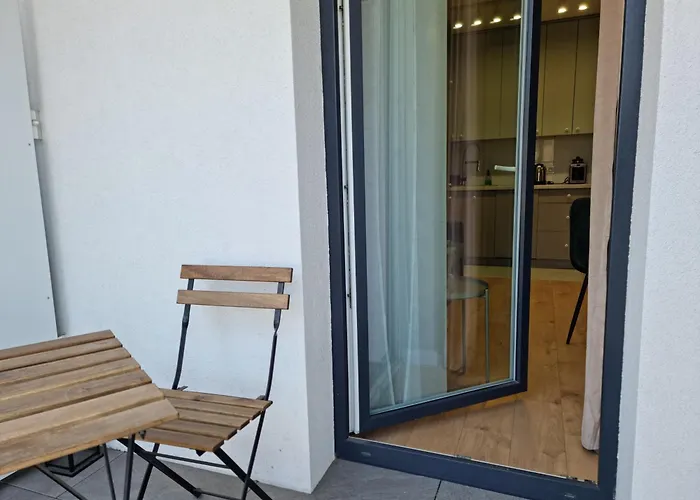 Blisko Manufaktury Host Lutomierska Apartman