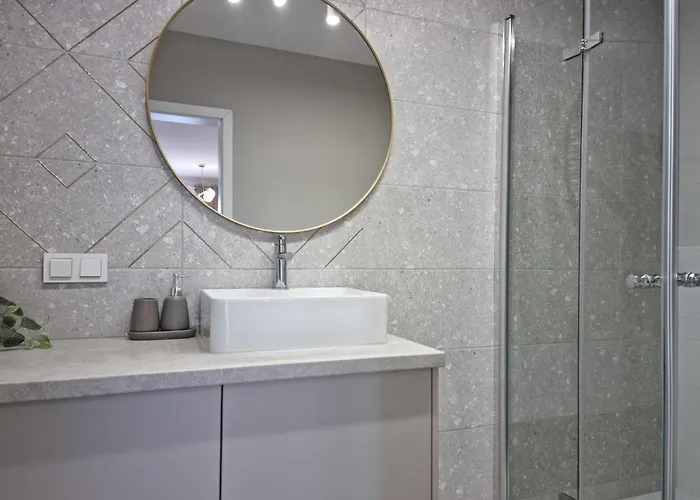 Blisko Manufaktury Host Lutomierska *