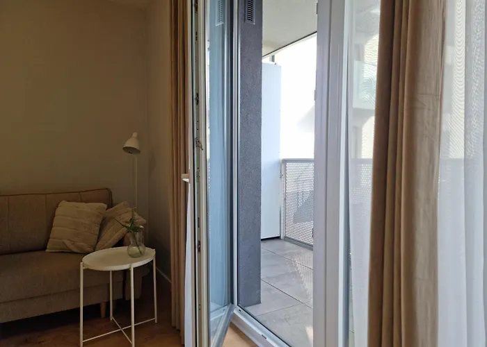 Blisko Manufaktury Host Lutomierska Apartman