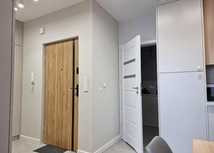 Blisko Manufaktury Host Lutomierska Apartman